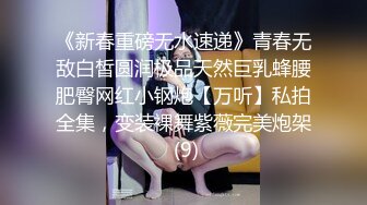 童颜巨乳G奶小骚货，笑起来甜美，揉捏两个大奶子，振动棒抽插无毛粉穴，吸吮自己奶头，扭动搔首弄姿