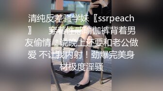 气质花臂纹身模特女友和帅气男友对男友的鸡巴是爱不释手卖力口硬，上来舔逼呻吟不止花式操穴