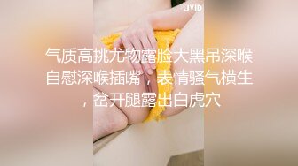 【家庭摄像头破解】骨感美女待客厅看电视，竟然给看哭啦，眼泪哗哗地流，还和狗狗亲嘴!