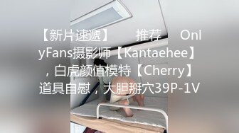 kcf9.com-路边看一大爷蹲下往旁边美女屁股看 极品齐逼皮裙美女反差内裤.被男友抱起内裤贴镜头