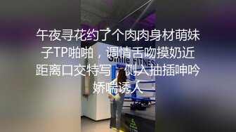  美容店老板双飞两个良家美容技师，骚逼做着身体老板进来帮忙，揉奶抠逼爽的双腿直发抖