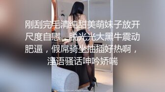 【OnlyFans】逃亡JJ爱KK，狂干群P，大型淫乱场面，两人真实夫妻，女的身材超级棒，群p的场面太过震撼 38