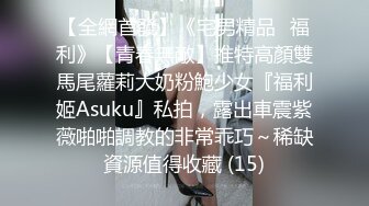 娜娜小淫娃露脸看着就很骚，镜头前跟狼友撩骚听指挥玩奶子捏乳头，大黑牛加跳弹自慰骚逼呻吟