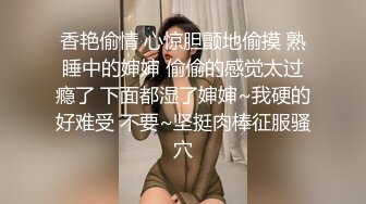 两嫩妹子玩双飞第二炮 操另一个妹子穿上开档黑丝 抬腿侧入大力抽插猛操